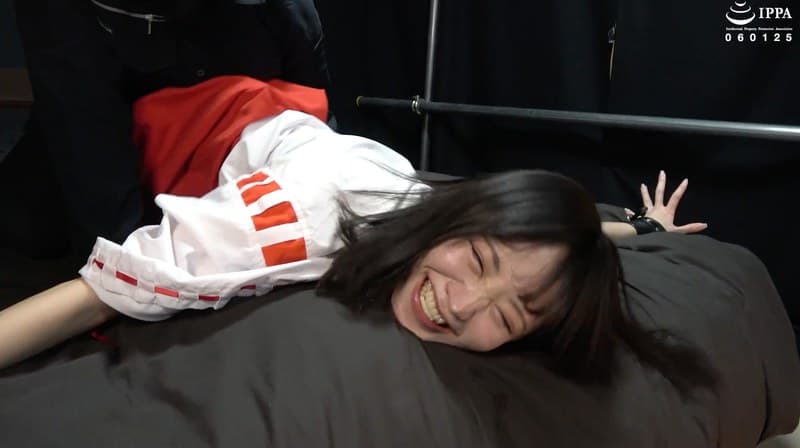 【くすぐり】「巫女さんややちゃんの身体をくすぐりマッサージ！ 最後はうつ伏せ拘束で大笑い！」WAKA-077琥珀やや 6